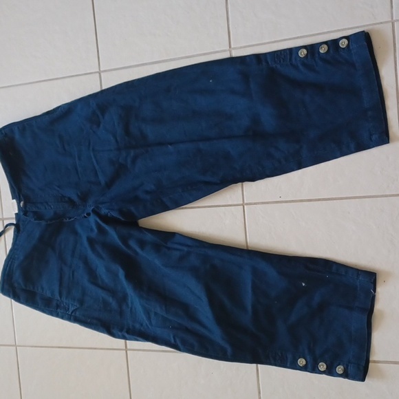 Columbia Blue Utility Hiking Wide Leg Capris, Size Medium - Picture 2 of 8